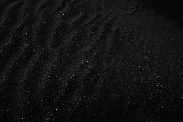 Black Sand wallpaper: black sand grains