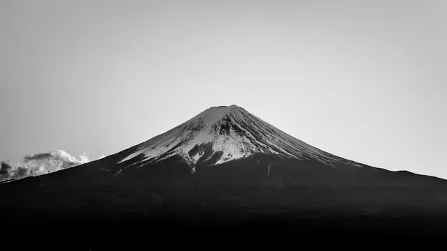 Snow Black wallpaper: 5